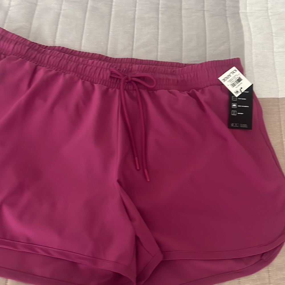 NWT (IDEOLOGY) ladies shorts, with secret pocket,, size XXL